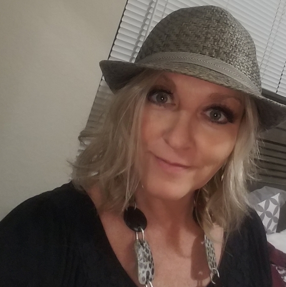 Meet your Posher, Milisa - Picture 2 of 3